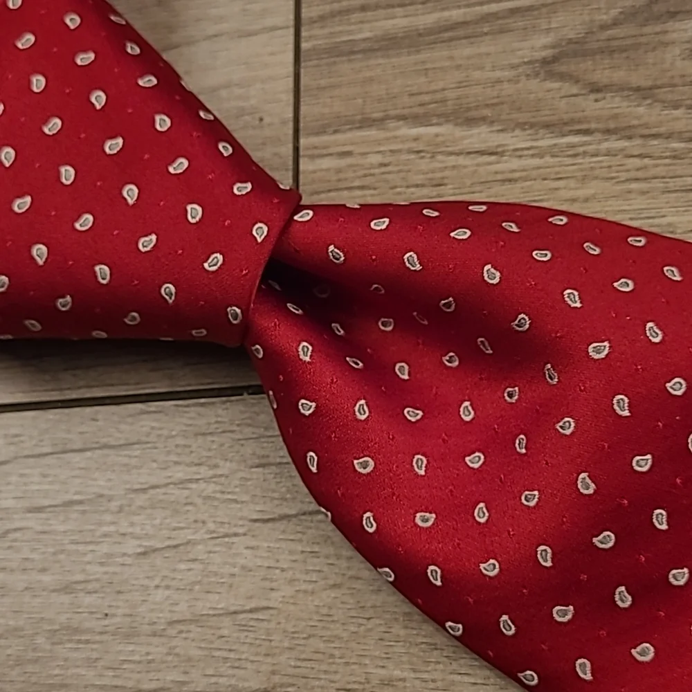 ROBERT TALBOTT Best of Class Metallic Red Modest‎ Paisley Mens Silk Tie